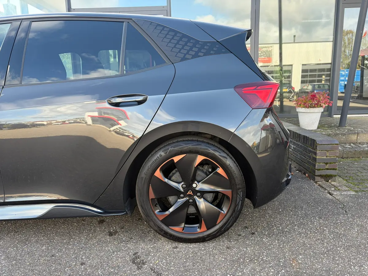 Performance 62 kWh |Rijklaar prijs|Camera|ACC|Stoel/stuur verw.|Carplay|