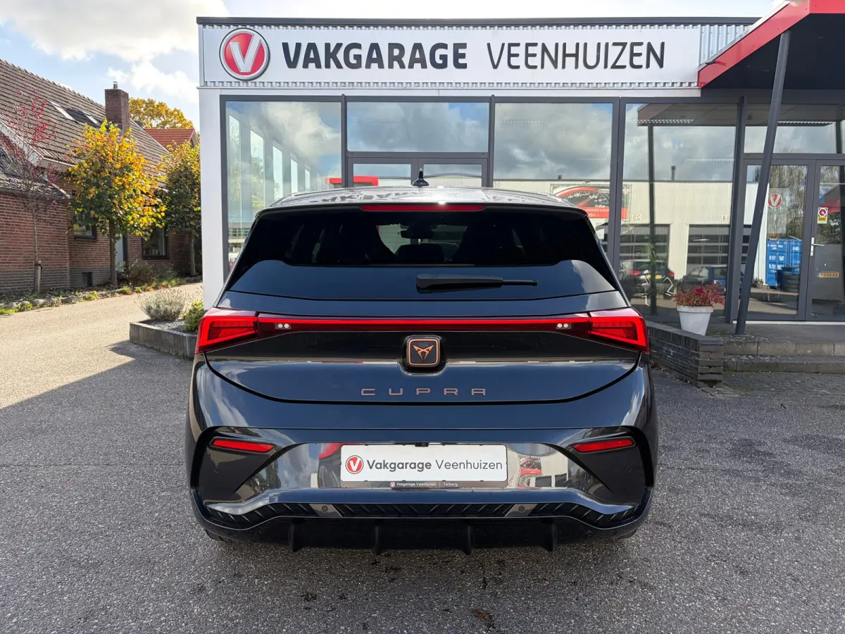 Performance 62 kWh |Rijklaar prijs|Camera|ACC|Stoel/stuur verw.|Carplay|