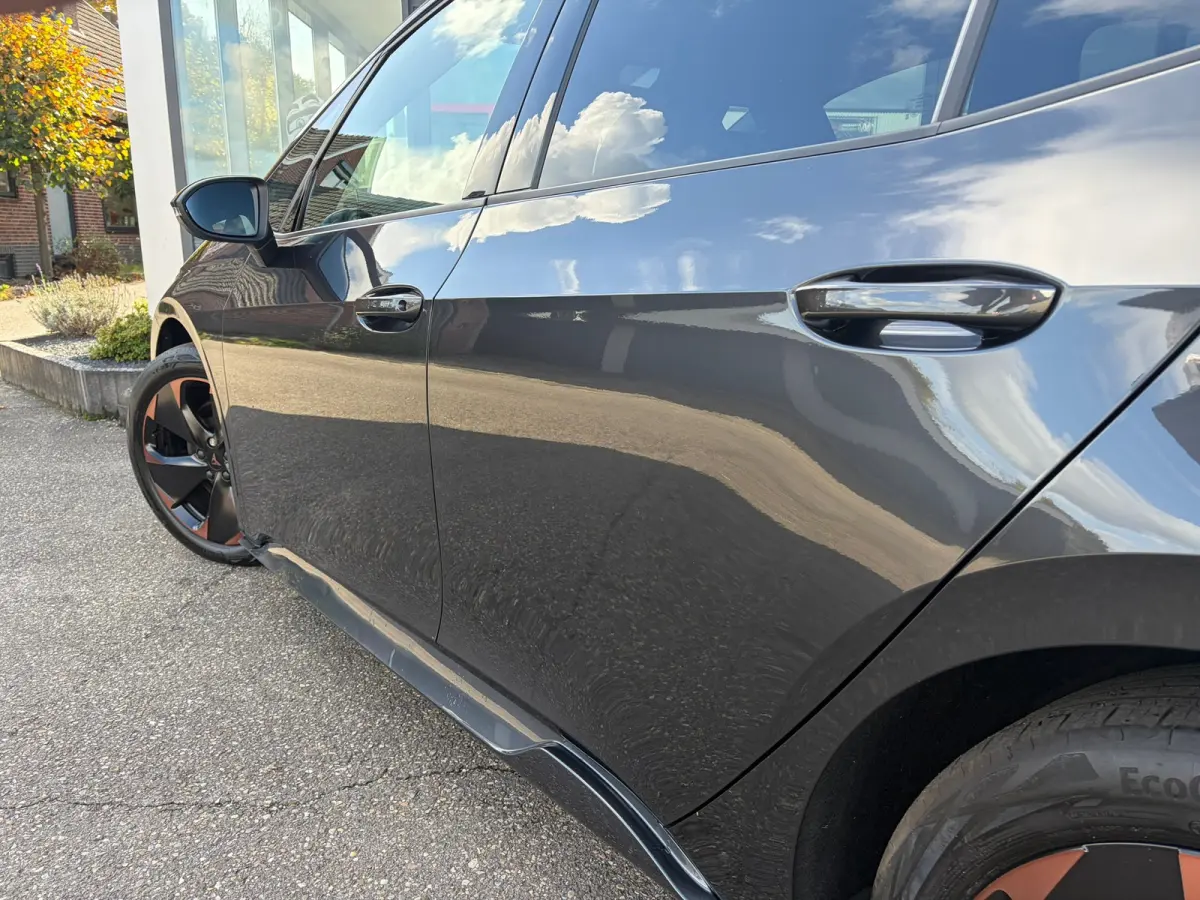 Performance 62 kWh |Rijklaar prijs|Camera|ACC|Stoel/stuur verw.|Carplay|