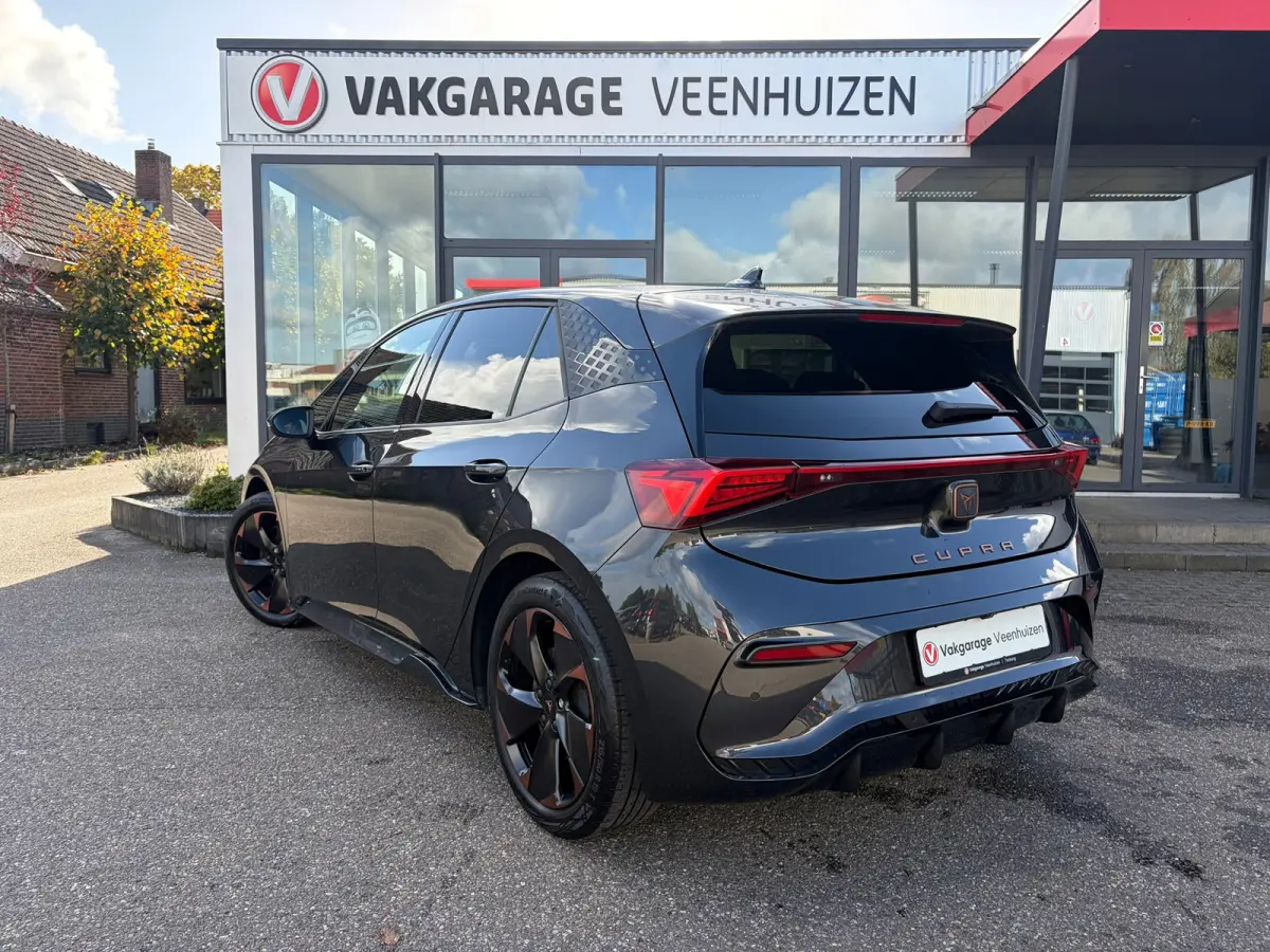 Performance 62 kWh |Rijklaar prijs|Camera|ACC|Stoel/stuur verw.|Carplay|
