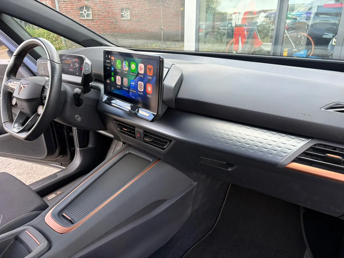 Performance 62 kWh |Rijklaar prijs|Camera|ACC|Stoel/stuur verw.|Carplay|