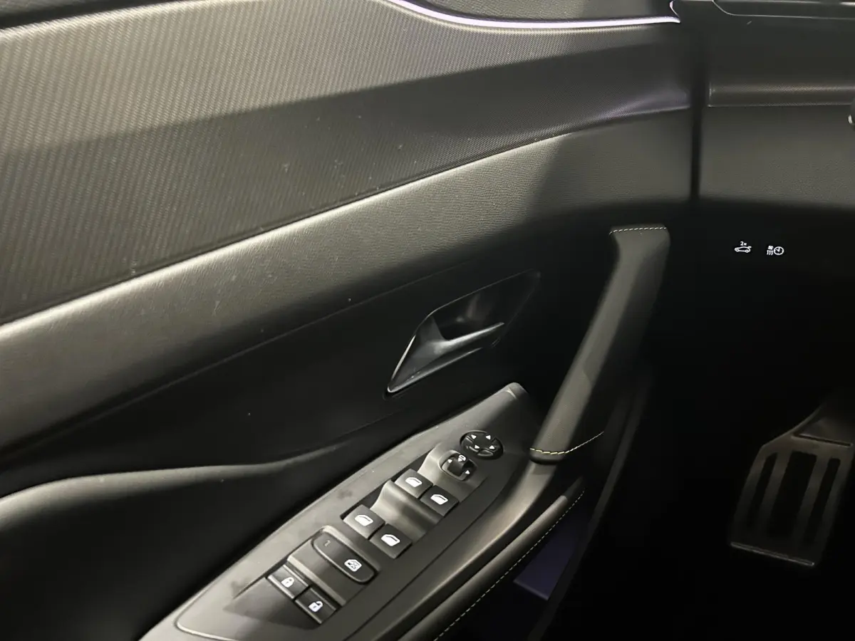 GT Avantage 58 kWh | PANORAMADAK | FOCAL HI-FI | ALCANTARA | STOEL- EN STUURVERWARMING |