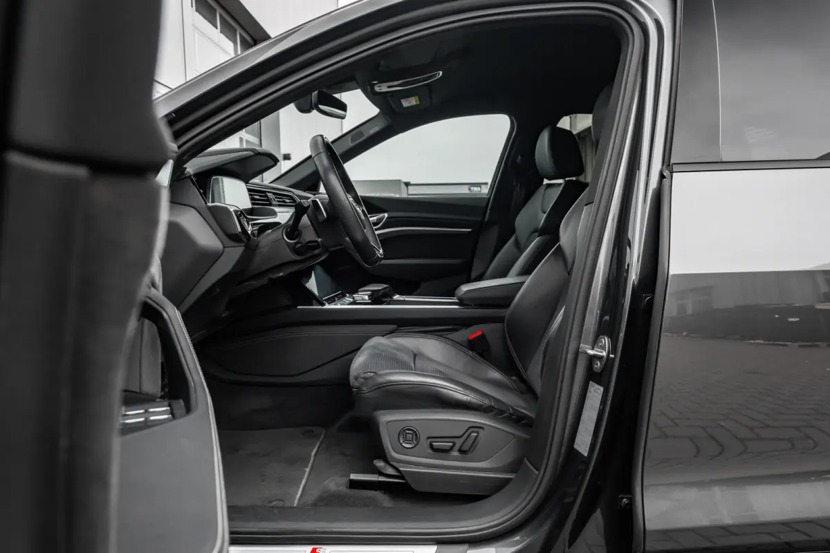 55 quattro S Edition 115 kWh 408PK | 360 Camera | B&O | Matrix LED Koplampen | Elek. Stoelen incl. geheugen