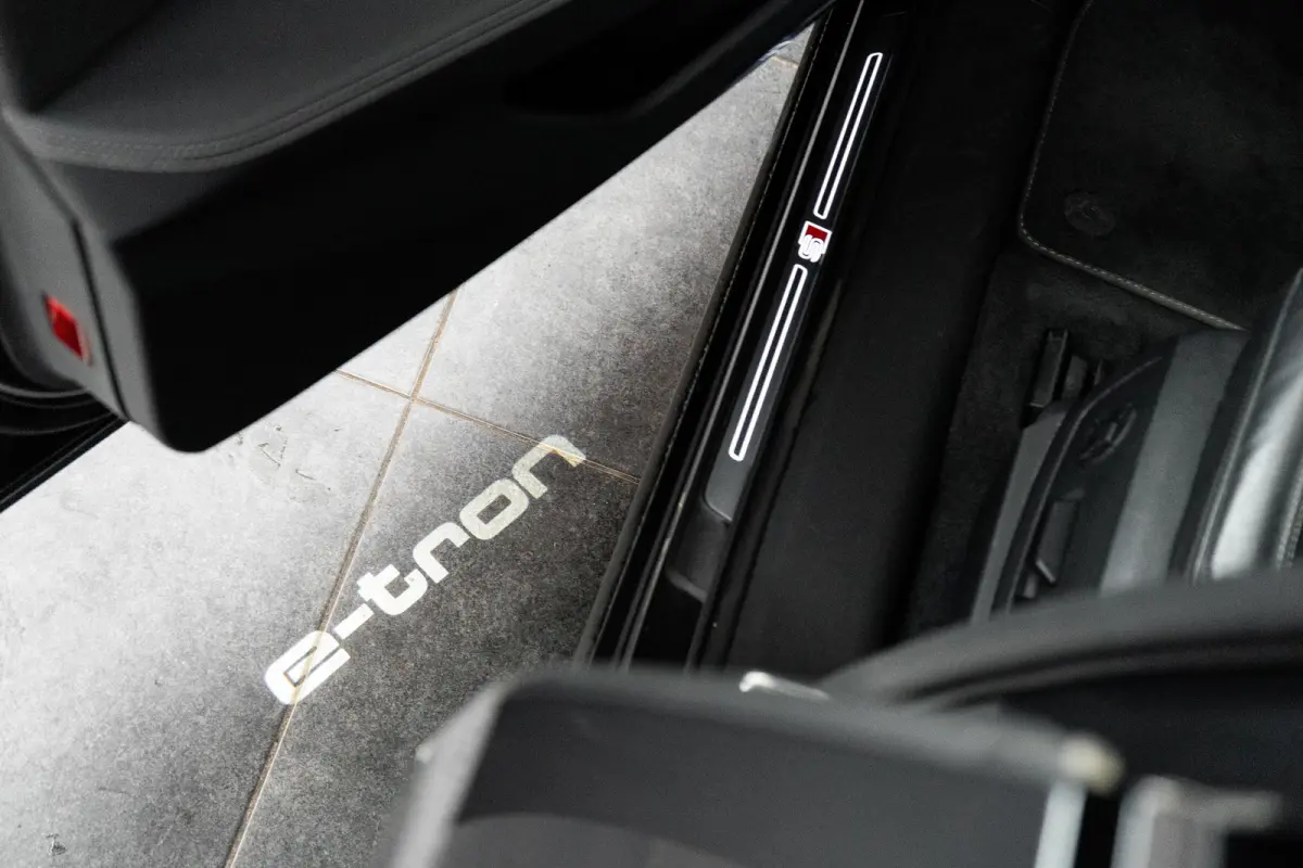55 quattro S Edition 115 kWh 408PK | 360 Camera | B&O | Matrix LED Koplampen | Elek. Stoelen incl. geheugen