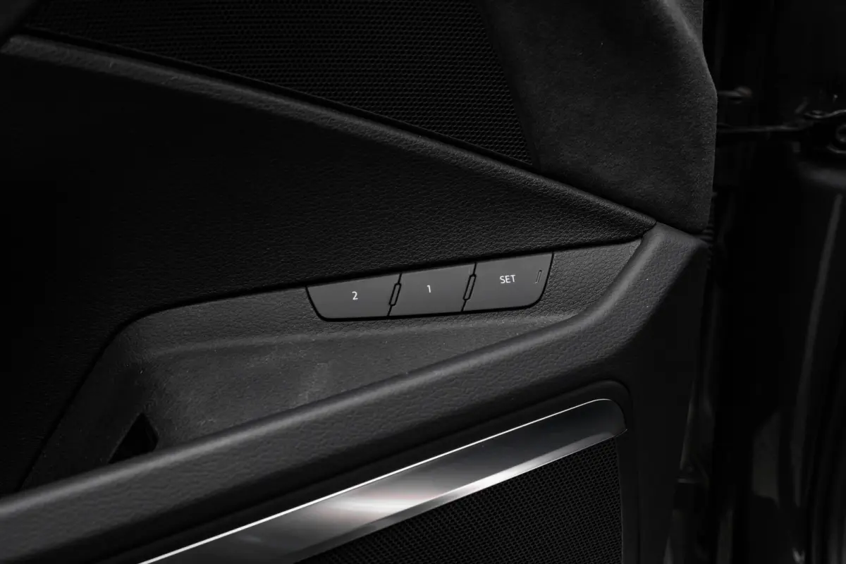 55 quattro S Edition 115 kWh 408PK | 360 Camera | B&O | Matrix LED Koplampen | Elek. Stoelen incl. geheugen