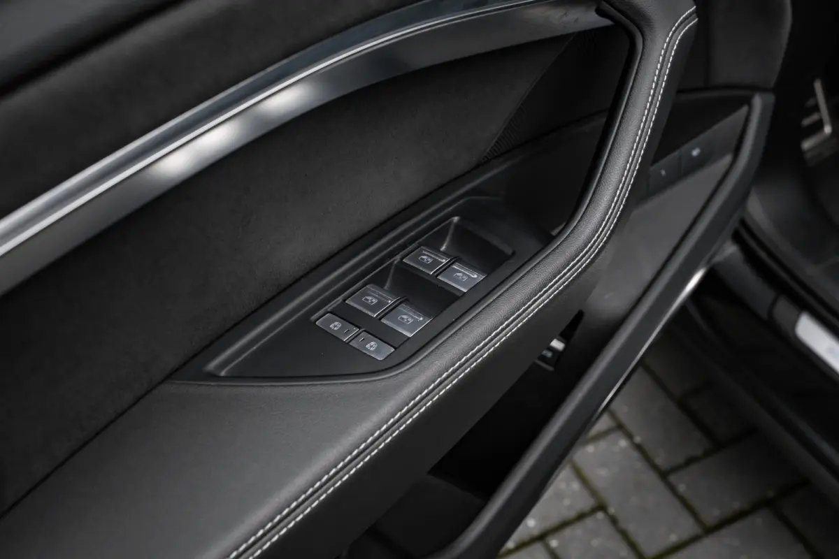 55 quattro S Edition 115 kWh 408PK | 360 Camera | B&O | Matrix LED Koplampen | Elek. Stoelen incl. geheugen