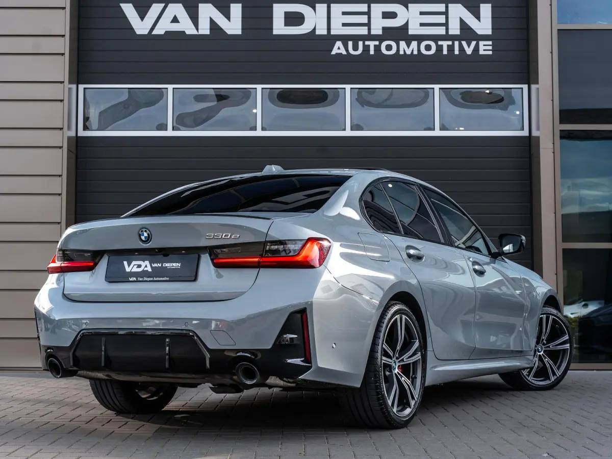 330e xDrive - M-Sport Pro l Pano l ACC l Laser l Carbon l 19''