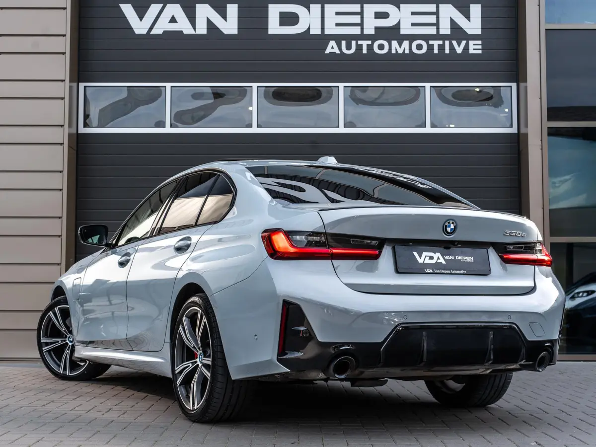 330e xDrive - M-Sport Pro l Pano l ACC l Laser l Carbon l 19''