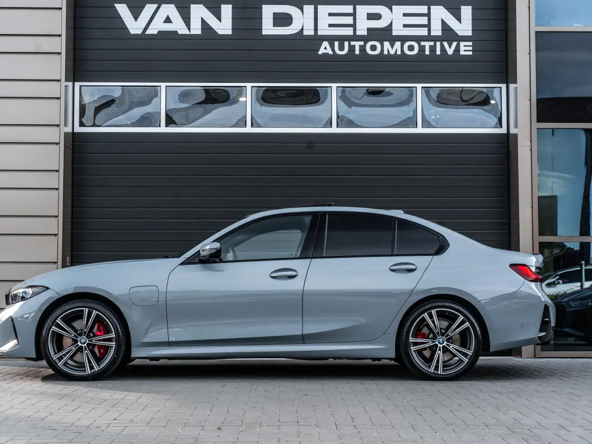 330e xDrive - M-Sport Pro l Pano l ACC l Laser l Carbon l 19''