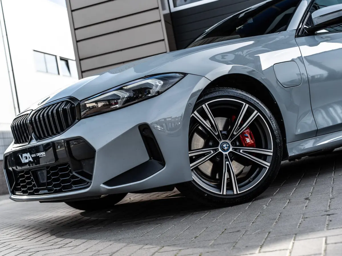330e xDrive - M-Sport Pro l Pano l ACC l Laser l Carbon l 19''