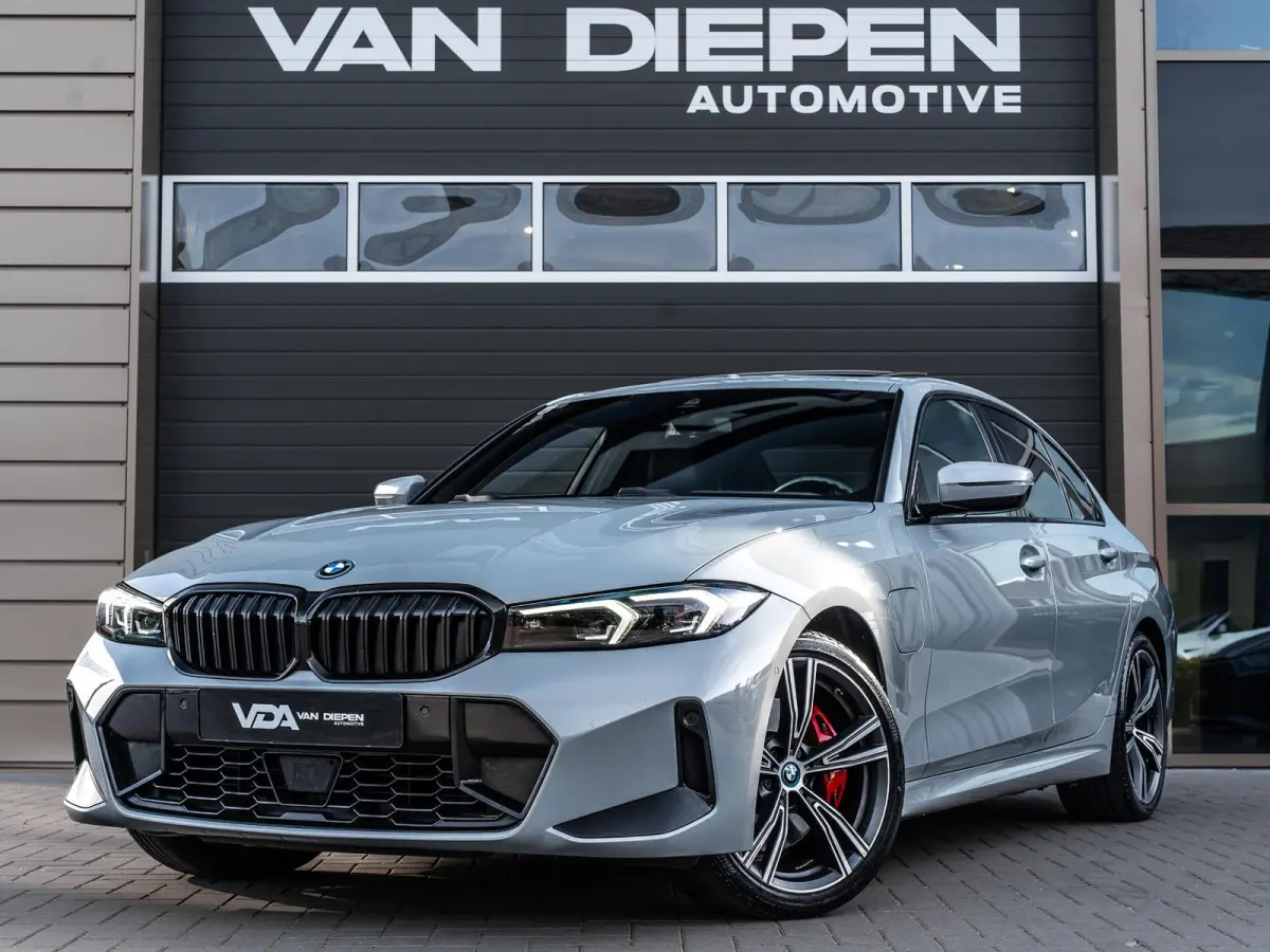 330e xDrive - M-Sport Pro l Pano l ACC l Laser l Carbon l 19''