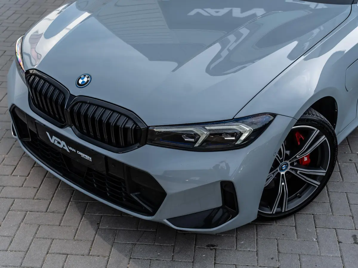 330e xDrive - M-Sport Pro l Pano l ACC l Laser l Carbon l 19''