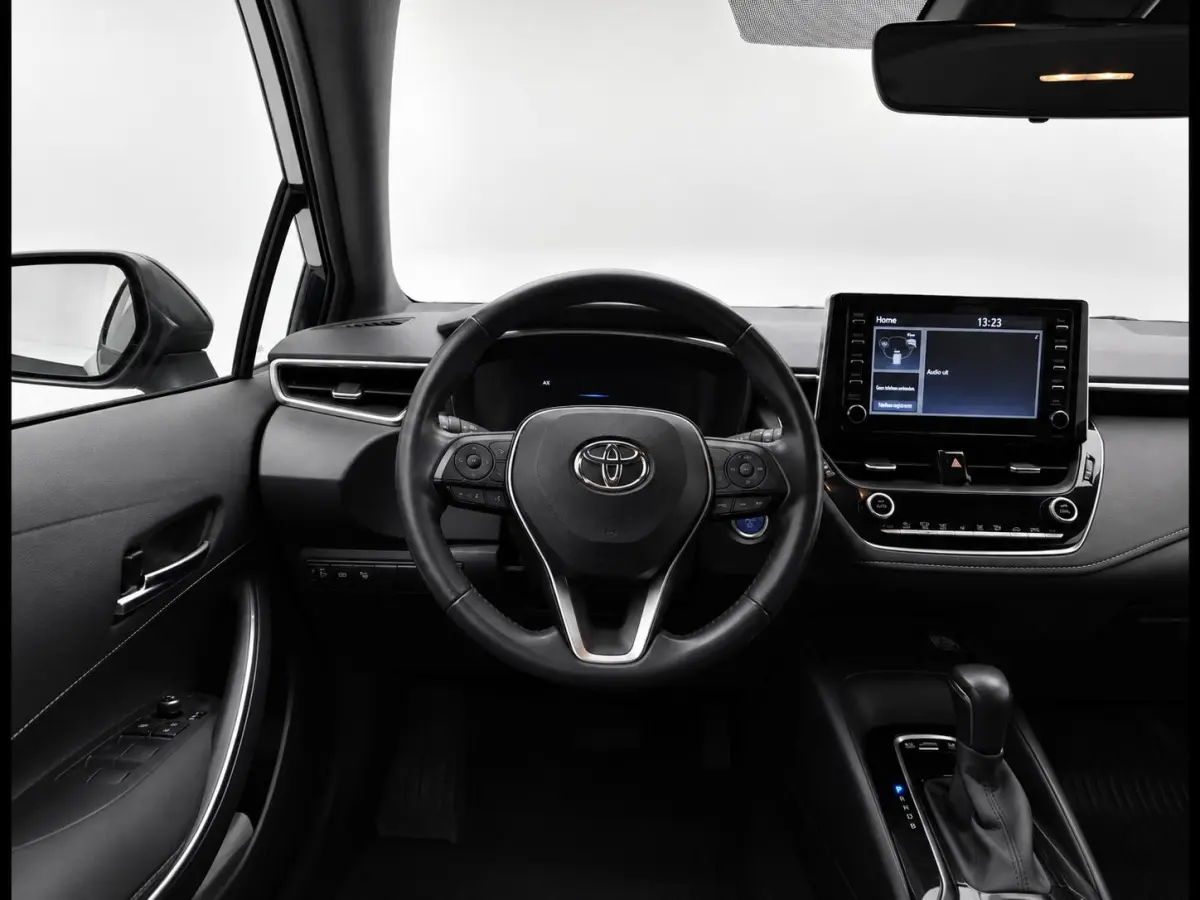 1.8 Hybrid Dynamic Navigatie Apple CarPlay Android Auto Camera Parkeerhulp Adaptive Cruise Control Stuurverwarming Climate Control Lichmetalen velgen