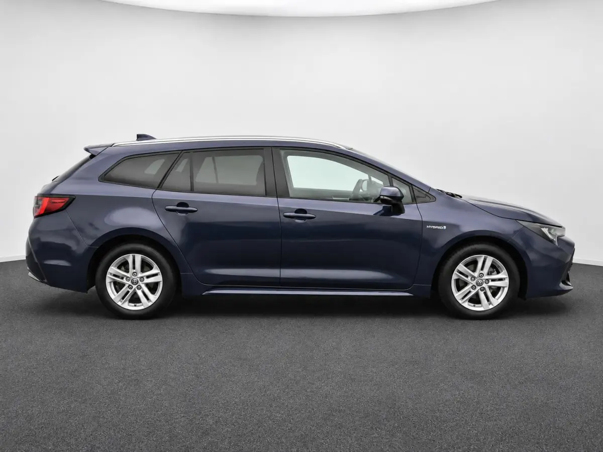 1.8 Hybrid Dynamic Navigatie Apple CarPlay Android Auto Camera Parkeerhulp Adaptive Cruise Control Stuurverwarming Climate Control Lichmetalen velgen