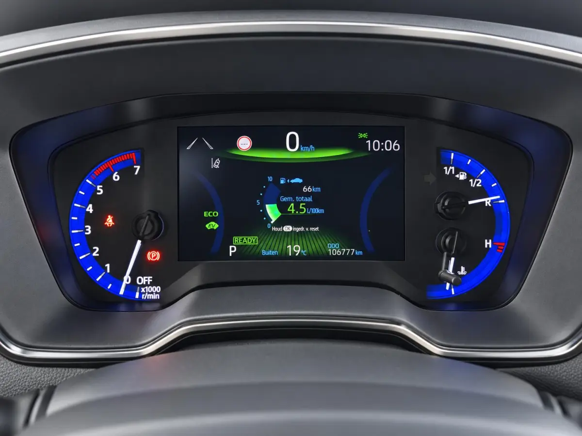 1.8 Hybrid Dynamic Navigatie Apple CarPlay Android Auto Camera Parkeerhulp Adaptive Cruise Control Stuurverwarming Climate Control Lichmetalen velgen