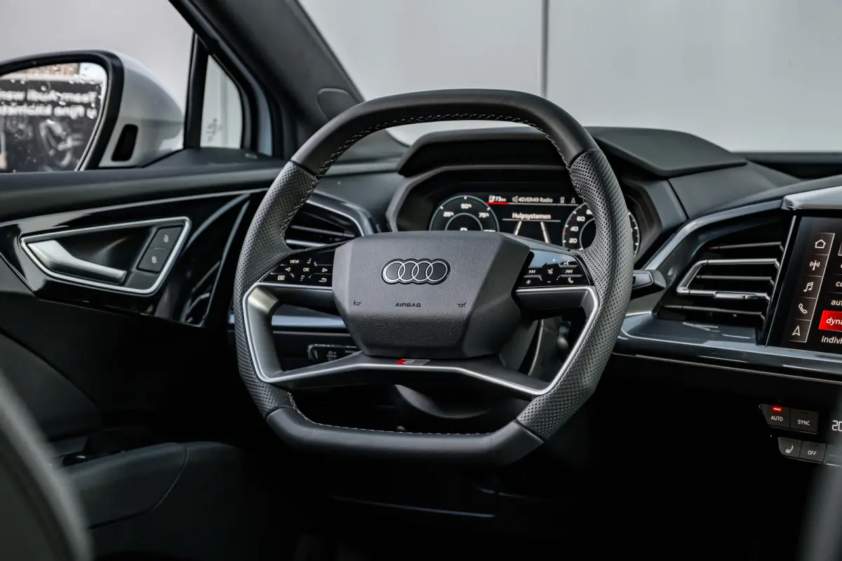 S edition Competition | Achterklep, automatisch bedienbaar | Achteruitrijcamera | Adaptive cruise control