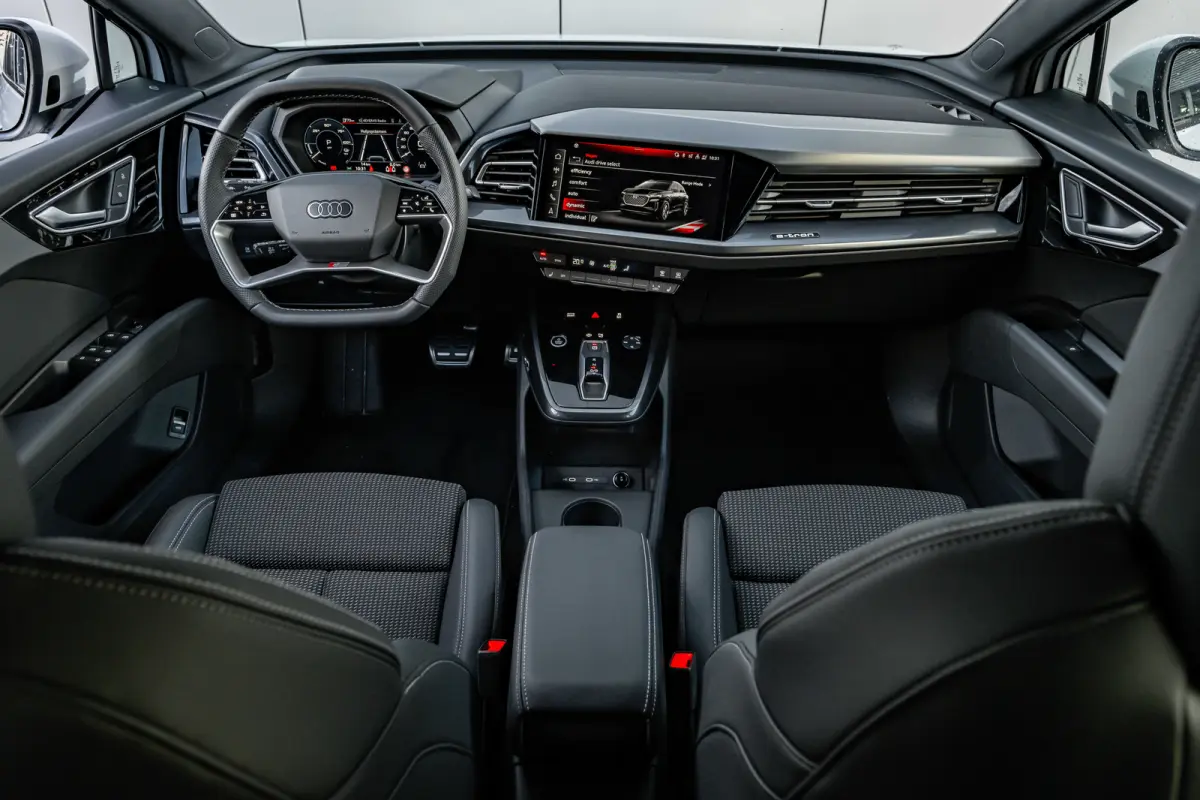 S edition Competition | Achterklep, automatisch bedienbaar | Achteruitrijcamera | Adaptive cruise control