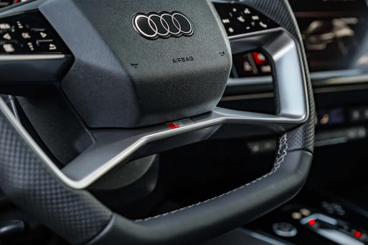 S edition Competition | Achterklep, automatisch bedienbaar | Achteruitrijcamera | Adaptive cruise control
