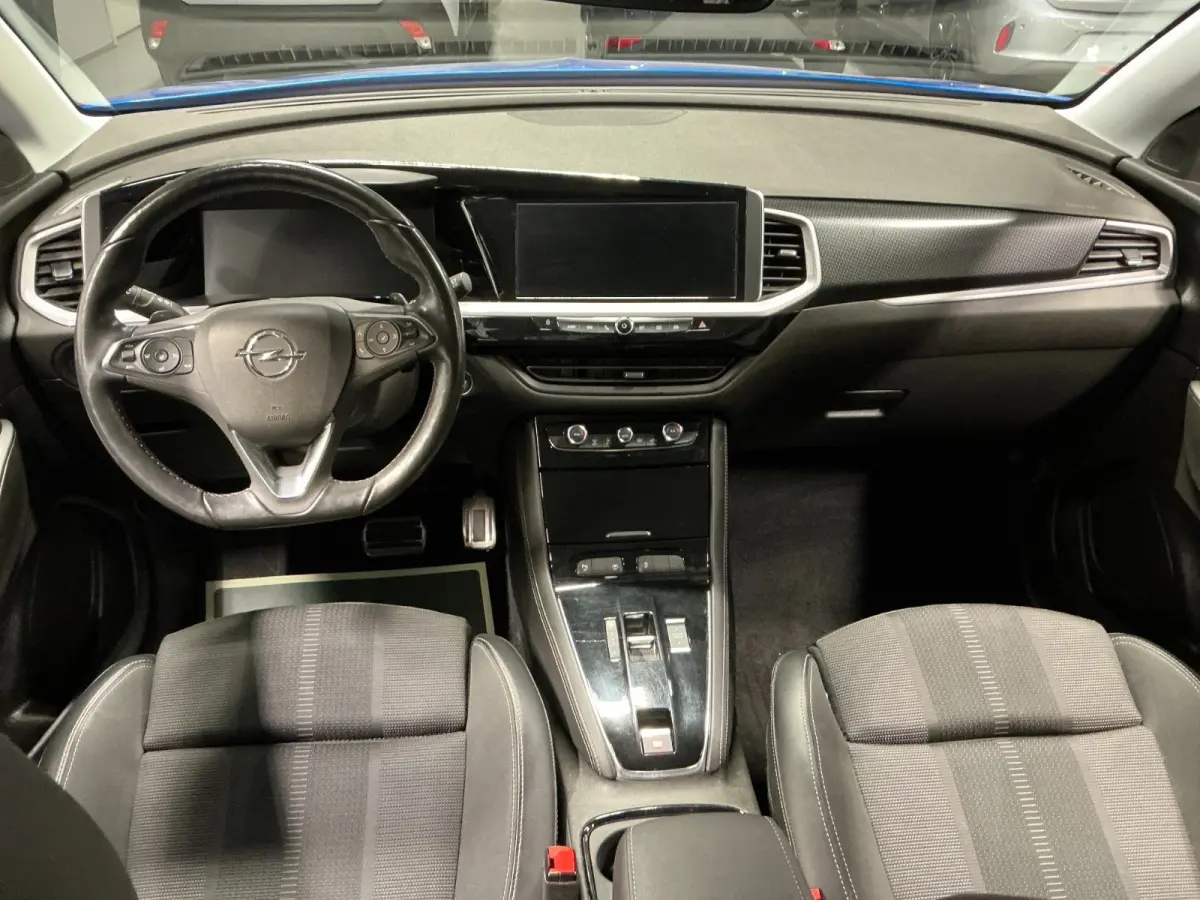 1.2 Turbo Business Elegance Stuur & Stoelverwarming | Camera | Parkeersensoren Rondom | AGR-Stoelen | Digitaal Dashboard | Camera | Achteruitrijcamera | Afwijkende dakkleur | Comfortstoel(en