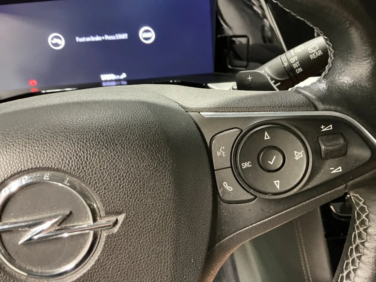 1.2 Turbo Business Elegance Stuur & Stoelverwarming | Camera | Parkeersensoren Rondom | AGR-Stoelen | Digitaal Dashboard | Camera | Achteruitrijcamera | Afwijkende dakkleur | Comfortstoel(en
