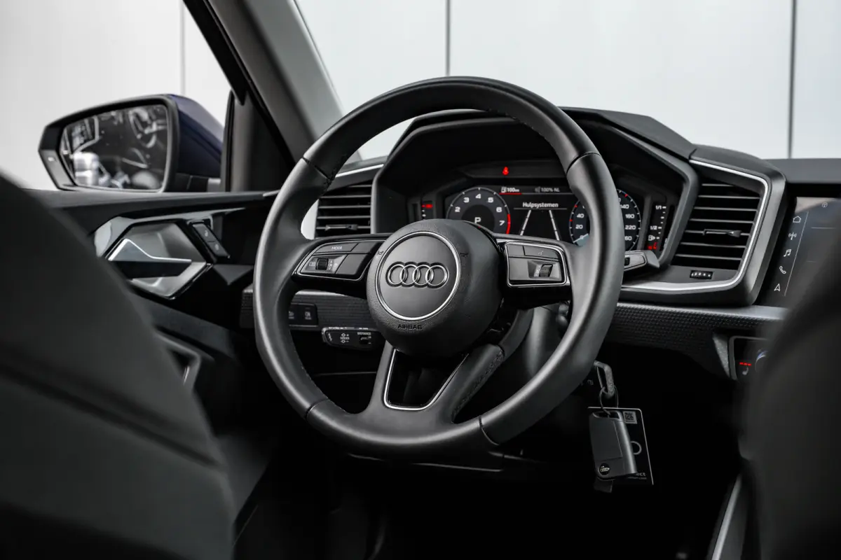 25 TFSI S edition 96 PK | Dodehoek detectie | Stoelverwarming | Adaptief Cruise Control | Privacy Glas