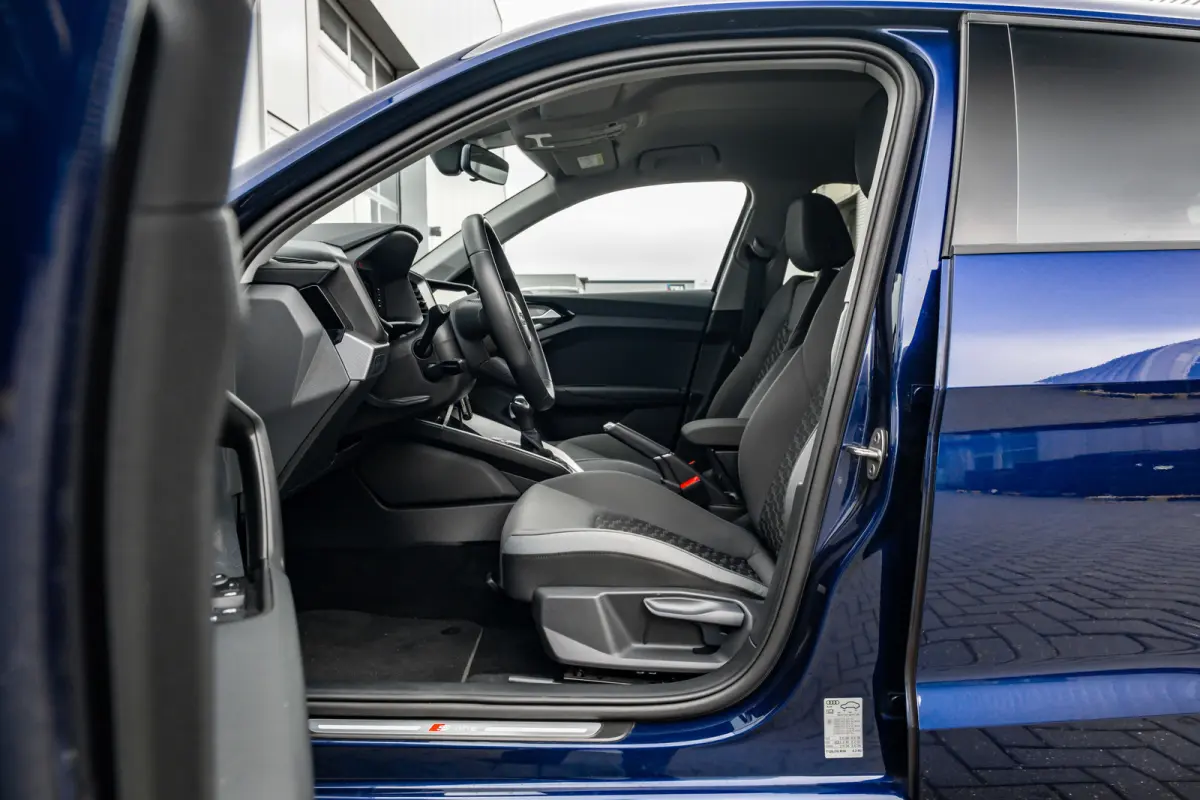 25 TFSI S edition 96 PK | Dodehoek detectie | Stoelverwarming | Adaptief Cruise Control | Privacy Glas