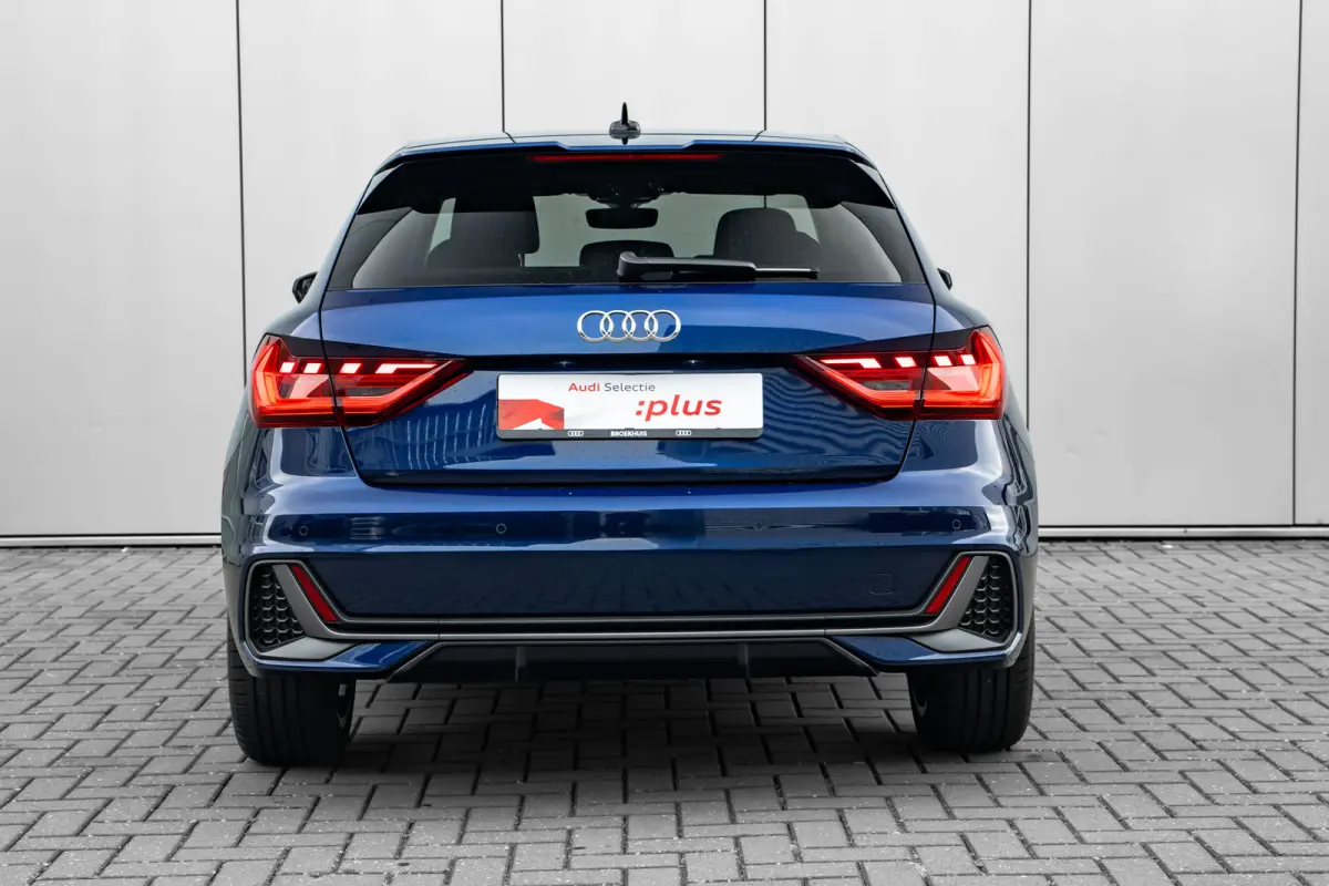 25 TFSI S edition 96 PK | Dodehoek detectie | Stoelverwarming | Adaptief Cruise Control | Privacy Glas