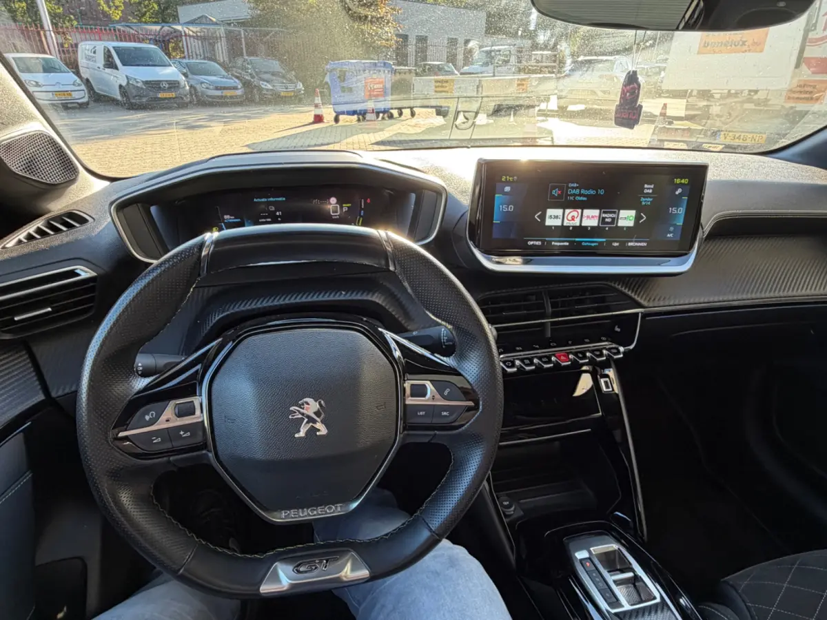 EV GT Pack 50 kWh Panorama Dak | Alcantara/Leer | Camera | Adaptieve Cruise | Stoelverwarming | 17" Lichtmetaal | Climate | Carplay | Digitaal Dashboard  | Achteruitrijcamera | Airco (automa