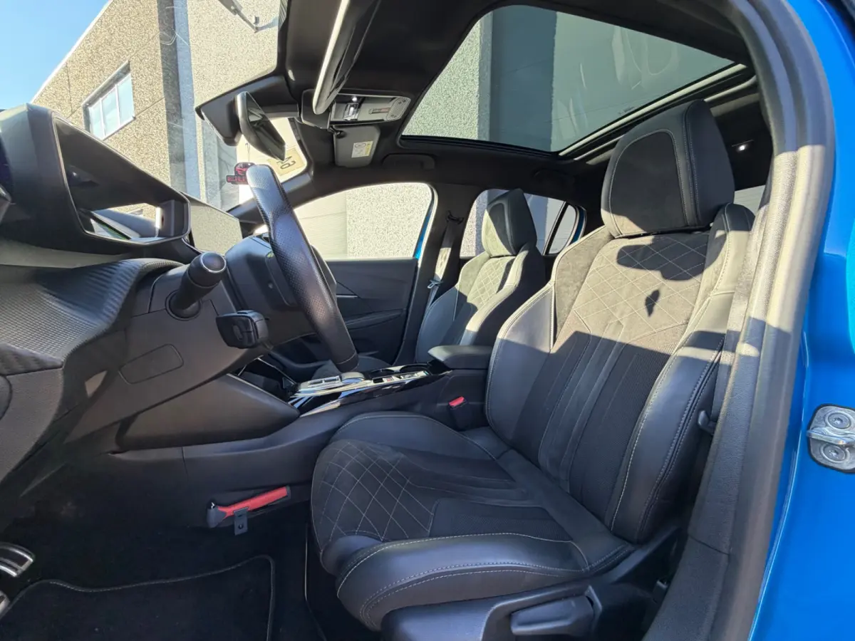 EV GT Pack 50 kWh Panorama Dak | Alcantara/Leer | Camera | Adaptieve Cruise | Stoelverwarming | 17" Lichtmetaal | Climate | Carplay | Digitaal Dashboard  | Achteruitrijcamera | Airco (automa