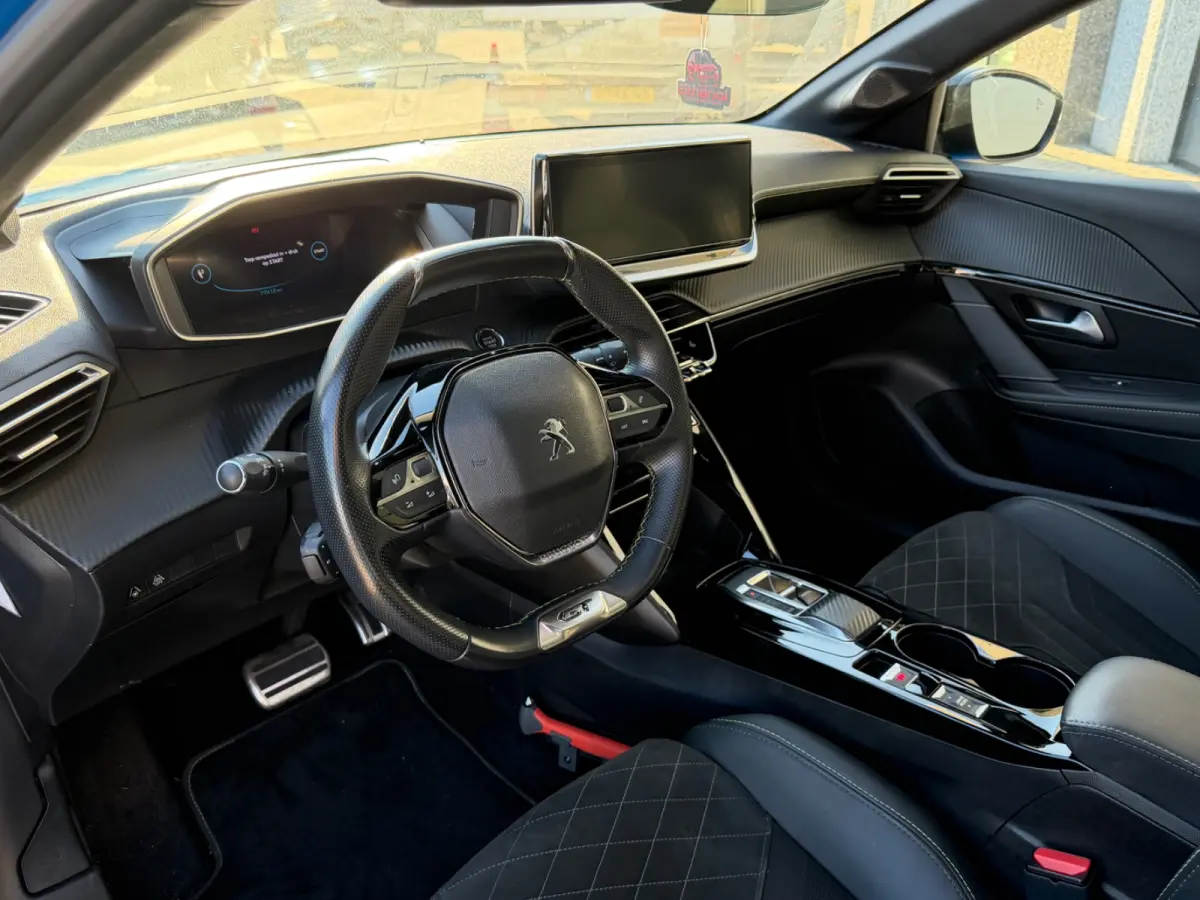 EV GT Pack 50 kWh Panorama Dak | Alcantara/Leer | Camera | Adaptieve Cruise | Stoelverwarming | 17" Lichtmetaal | Climate | Carplay | Digitaal Dashboard  | Achteruitrijcamera | Airco (automa