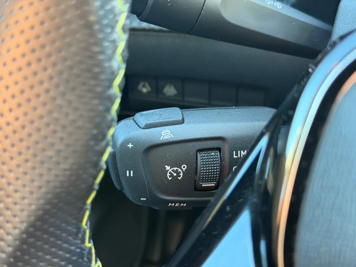 EV GT Pack 50 kWh Panorama Dak | Alcantara/Leer | Camera | Adaptieve Cruise | Stoelverwarming | 17" Lichtmetaal | Climate | Carplay | Digitaal Dashboard  | Achteruitrijcamera | Airco (automa
