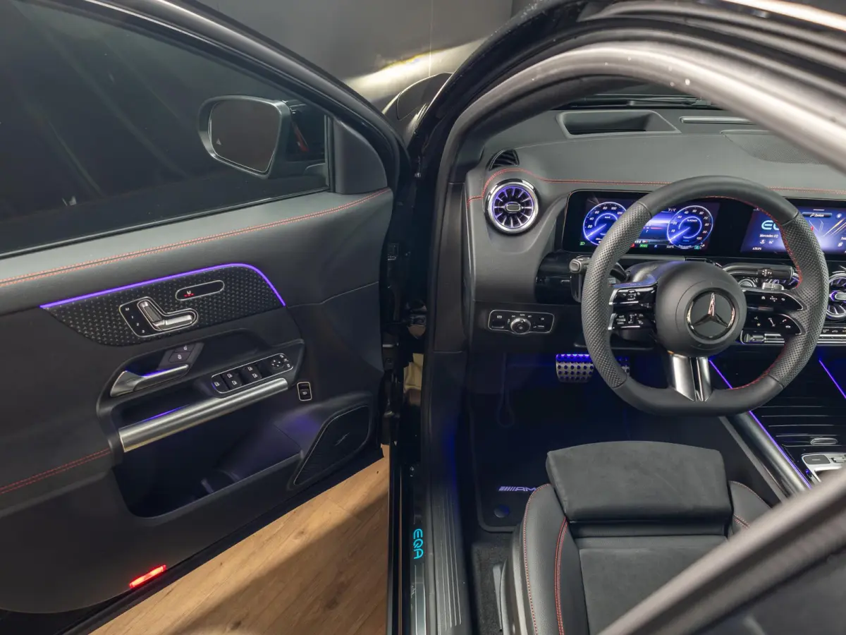 250+ Business Solution AMG 71 kWh | Panorama dak