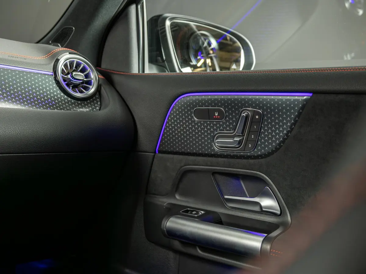 250+ Business Solution AMG 71 kWh | Panorama dak