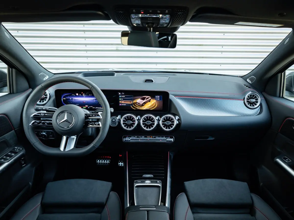 250+ Business Solution AMG 71 kWh | Panorama dak | Trekhaak