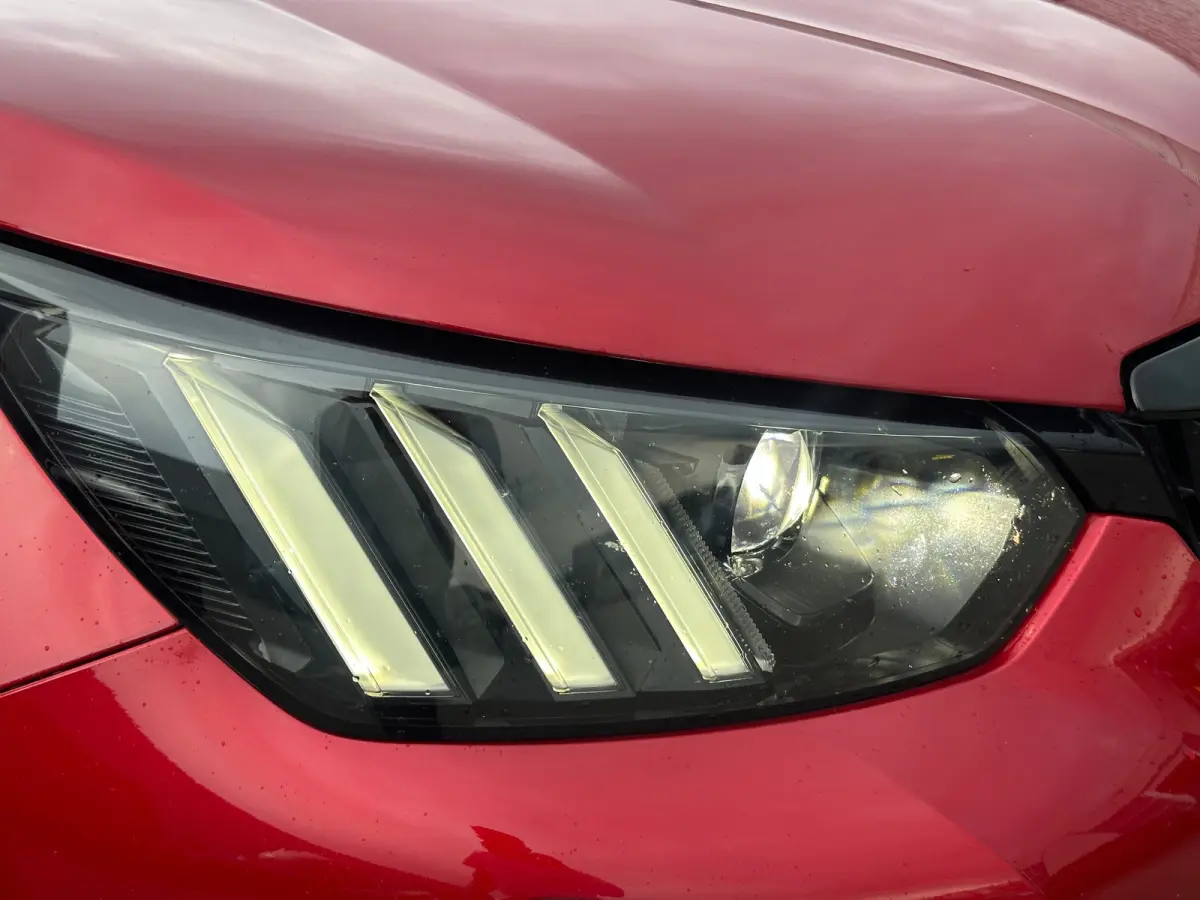 1.2 PureTech GT Stoelverwarming | Camera | Parkeersensoren Rondom | Carplay | Digitaal Dashboard | Climate | Cruise | Achteruitrijcamera | Afwijkende dakkleur | Airco (automatisch)