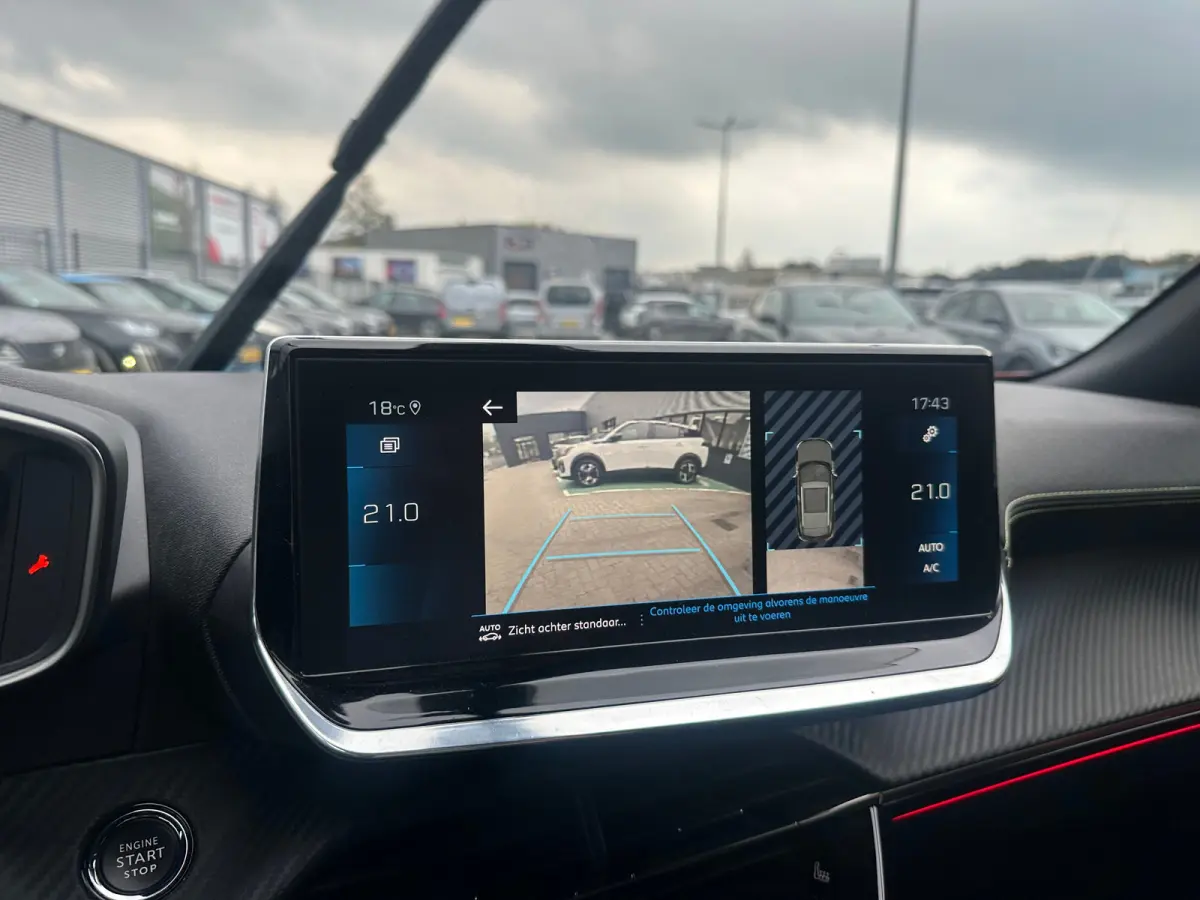 1.2 PureTech GT Stoelverwarming | Camera | Parkeersensoren Rondom | Carplay | Digitaal Dashboard | Climate | Cruise | Achteruitrijcamera | Afwijkende dakkleur | Airco (automatisch)