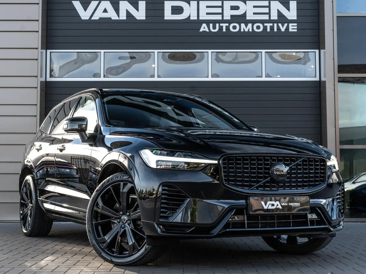 2.0 T6 Plug-in hybrid AWD Ultra Black Edition - R-Design l Pano l HUD l Memory