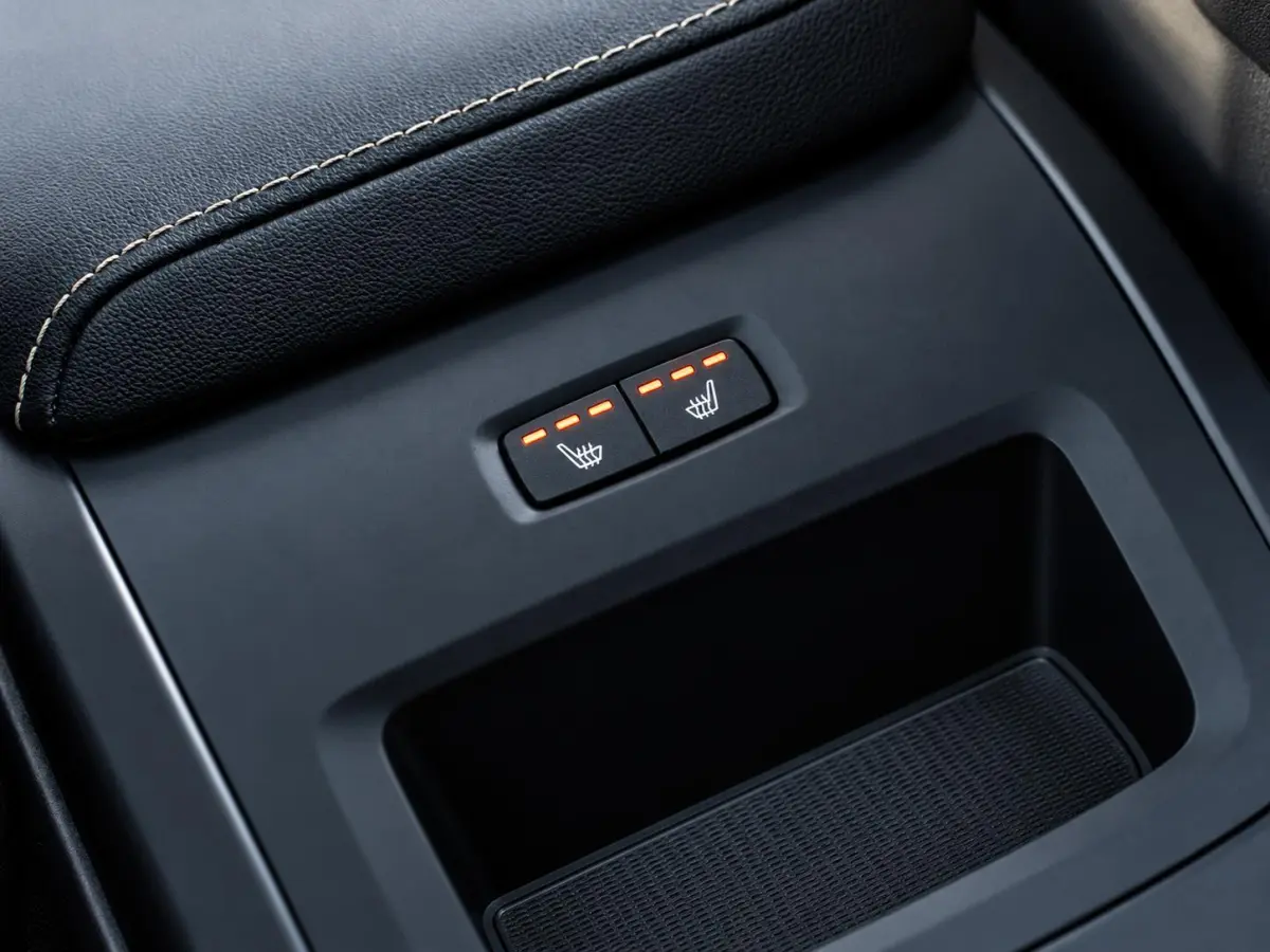 2.0 T6 Plug-in hybrid AWD Ultra Black Edition - R-Design l Pano l HUD l Memory