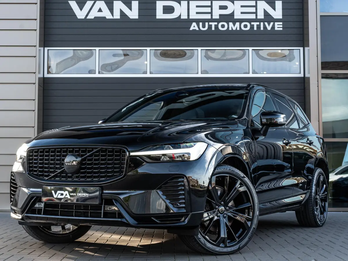 2.0 T6 Plug-in hybrid AWD Ultra Black Edition - R-Design l Pano l HUD l Memory