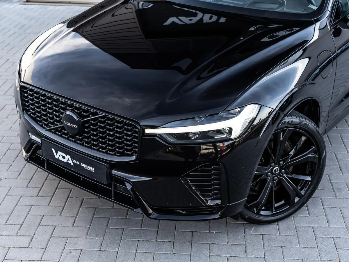 2.0 T6 Plug-in hybrid AWD Ultra Black Edition - R-Design l Pano l HUD l Memory