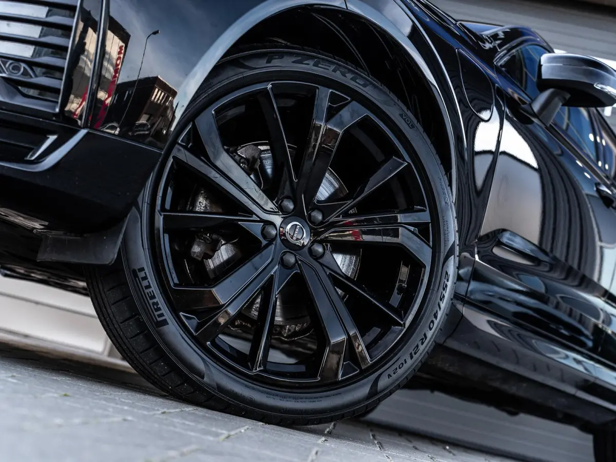 2.0 T6 Plug-in hybrid AWD Ultra Black Edition - R-Design l Pano l HUD l Memory