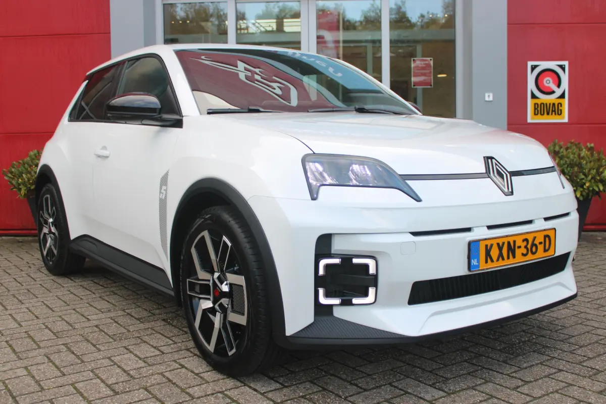 COMFORT RANGE TECHNO 150PK 52 kWh *NIEUWE AUTO!* | PACK WINTER TECHNO: (ELEKTRISCH VERWARMBARE VOORSTOELEN, ELEKTRISCH VERWARMBAAR STUURWIEL, BESTUUDERSSTOEL MET ELEKTRSCH VERSTELBARE LENDES
