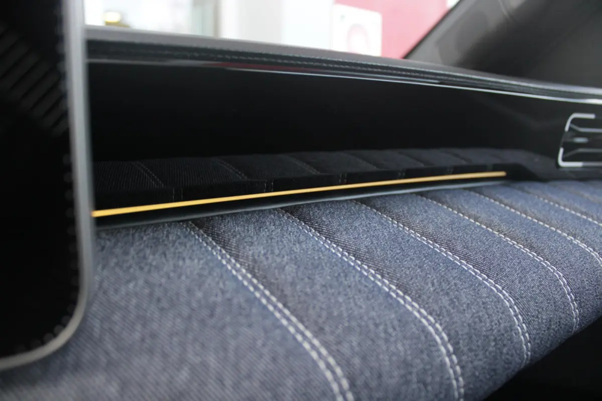 COMFORT RANGE TECHNO 150PK 52 kWh *NIEUWE AUTO!* | PACK WINTER TECHNO: (ELEKTRISCH VERWARMBARE VOORSTOELEN, ELEKTRISCH VERWARMBAAR STUURWIEL, BESTUUDERSSTOEL MET ELEKTRSCH VERSTELBARE LENDES