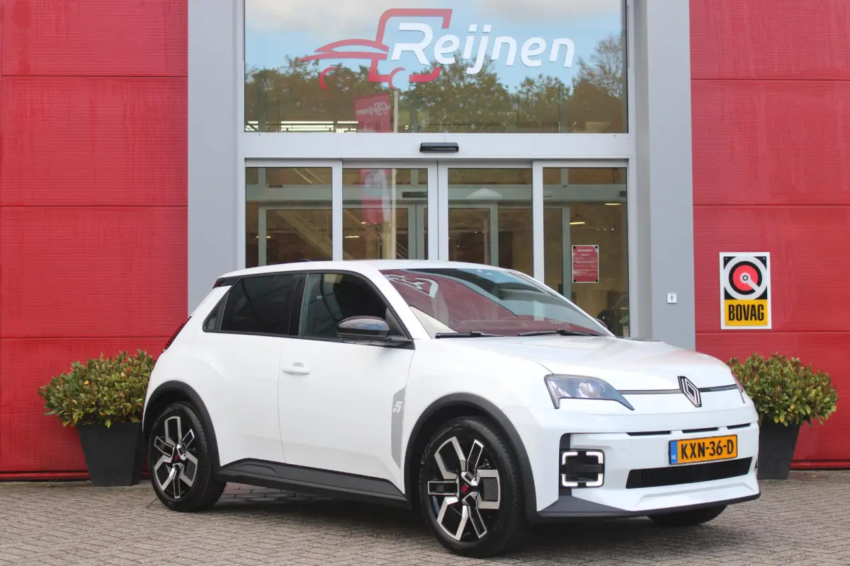 COMFORT RANGE TECHNO 150PK 52 kWh *NIEUWE AUTO!* | PACK WINTER TECHNO: (ELEKTRISCH VERWARMBARE VOORSTOELEN, ELEKTRISCH VERWARMBAAR STUURWIEL, BESTUUDERSSTOEL MET ELEKTRSCH VERSTELBARE LENDES