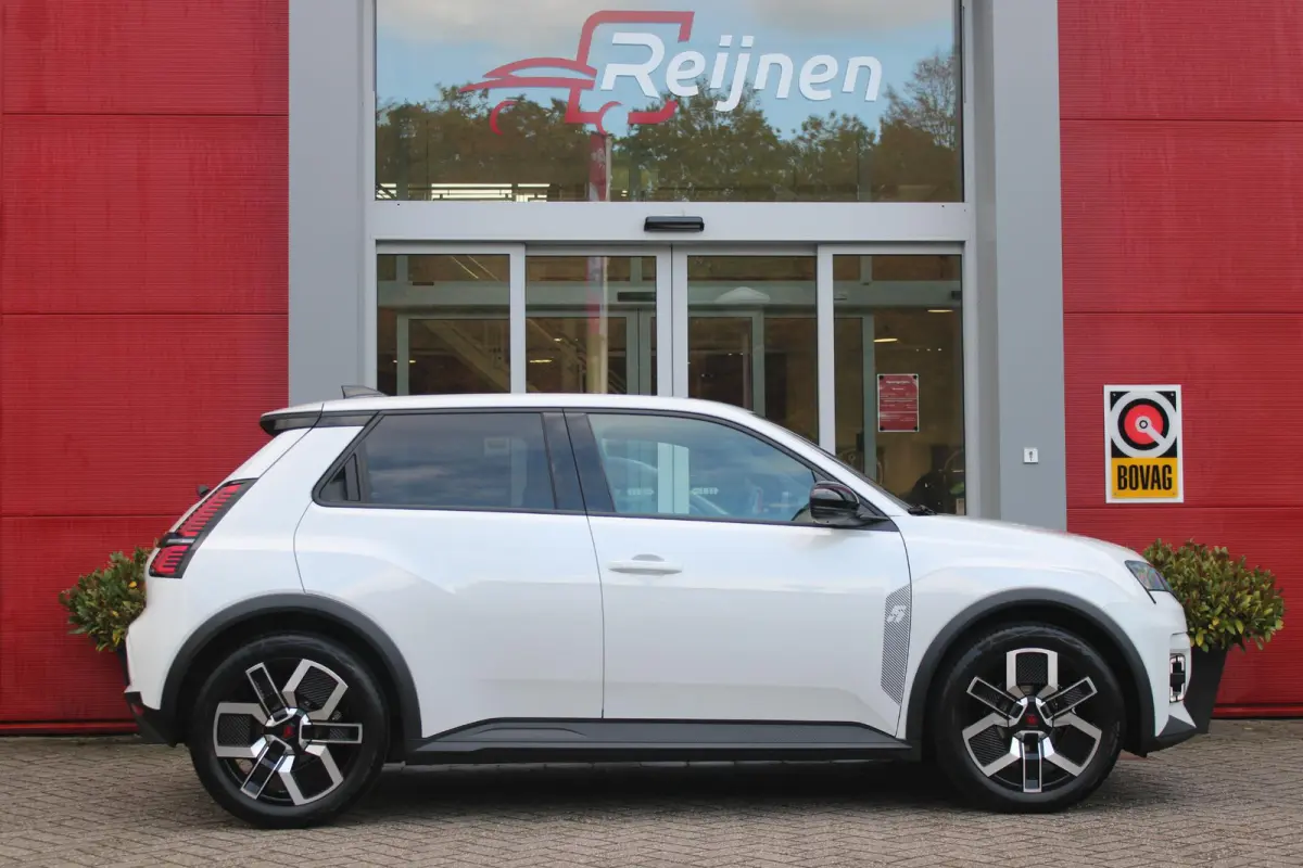 COMFORT RANGE TECHNO 150PK 52 kWh *NIEUWE AUTO!* | PACK WINTER TECHNO: (ELEKTRISCH VERWARMBARE VOORSTOELEN, ELEKTRISCH VERWARMBAAR STUURWIEL, BESTUUDERSSTOEL MET ELEKTRSCH VERSTELBARE LENDES