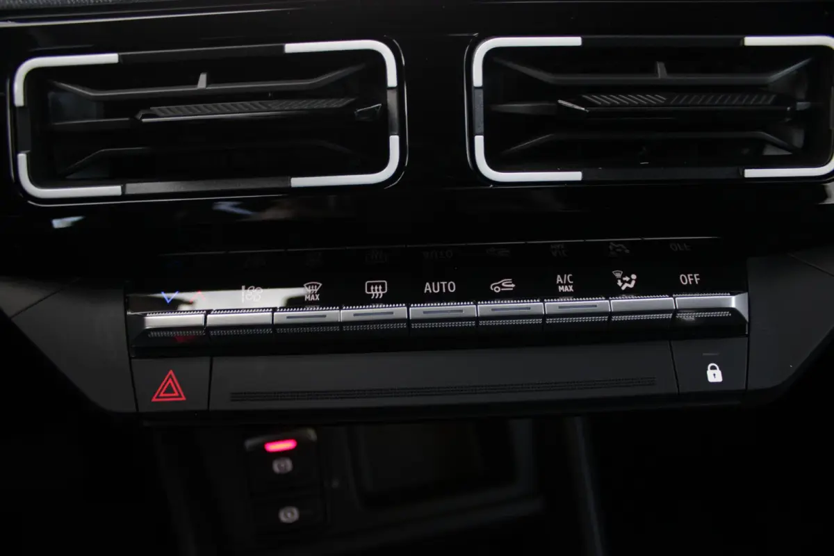 COMFORT RANGE TECHNO 150PK 52 kWh *NIEUWE AUTO!* | PACK WINTER TECHNO: (ELEKTRISCH VERWARMBARE VOORSTOELEN, ELEKTRISCH VERWARMBAAR STUURWIEL, BESTUUDERSSTOEL MET ELEKTRSCH VERSTELBARE LENDES