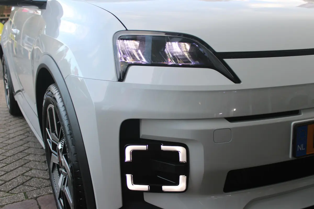 COMFORT RANGE TECHNO 150PK 52 kWh *NIEUWE AUTO!* | PACK WINTER TECHNO: (ELEKTRISCH VERWARMBARE VOORSTOELEN, ELEKTRISCH VERWARMBAAR STUURWIEL, BESTUUDERSSTOEL MET ELEKTRSCH VERSTELBARE LENDES