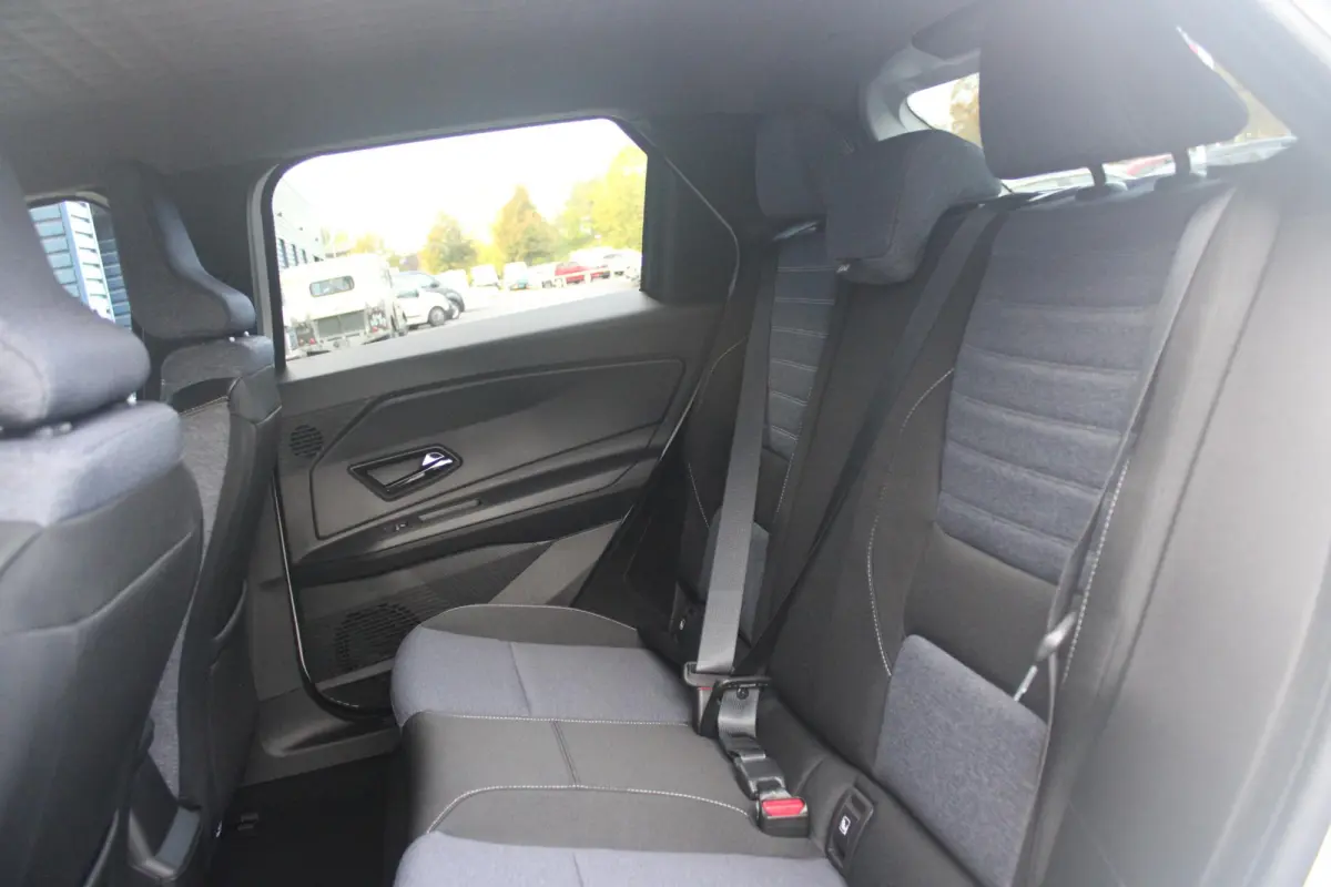 COMFORT RANGE TECHNO 150PK 52 kWh *NIEUWE AUTO!* | PACK WINTER TECHNO: (ELEKTRISCH VERWARMBARE VOORSTOELEN, ELEKTRISCH VERWARMBAAR STUURWIEL, BESTUUDERSSTOEL MET ELEKTRSCH VERSTELBARE LENDES