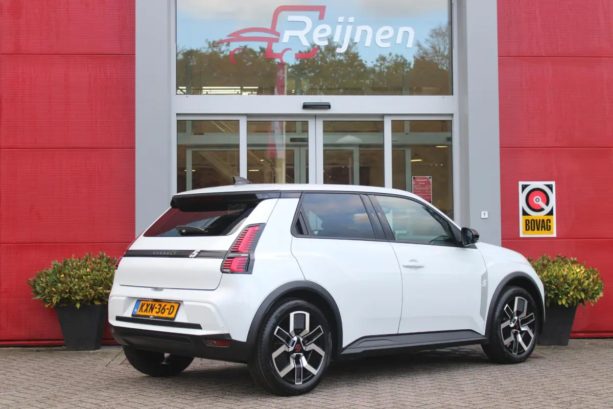 COMFORT RANGE TECHNO 150PK 52 kWh *NIEUWE AUTO!* | PACK WINTER TECHNO: (ELEKTRISCH VERWARMBARE VOORSTOELEN, ELEKTRISCH VERWARMBAAR STUURWIEL, BESTUUDERSSTOEL MET ELEKTRSCH VERSTELBARE LENDES