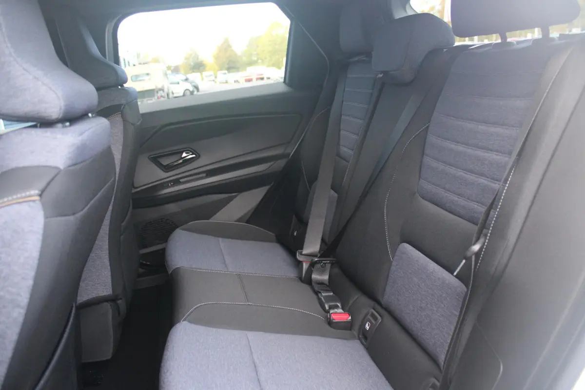 COMFORT RANGE TECHNO 150PK 52 kWh *NIEUWE AUTO!* | PACK WINTER TECHNO: (ELEKTRISCH VERWARMBARE VOORSTOELEN, ELEKTRISCH VERWARMBAAR STUURWIEL, BESTUUDERSSTOEL MET ELEKTRSCH VERSTELBARE LENDES